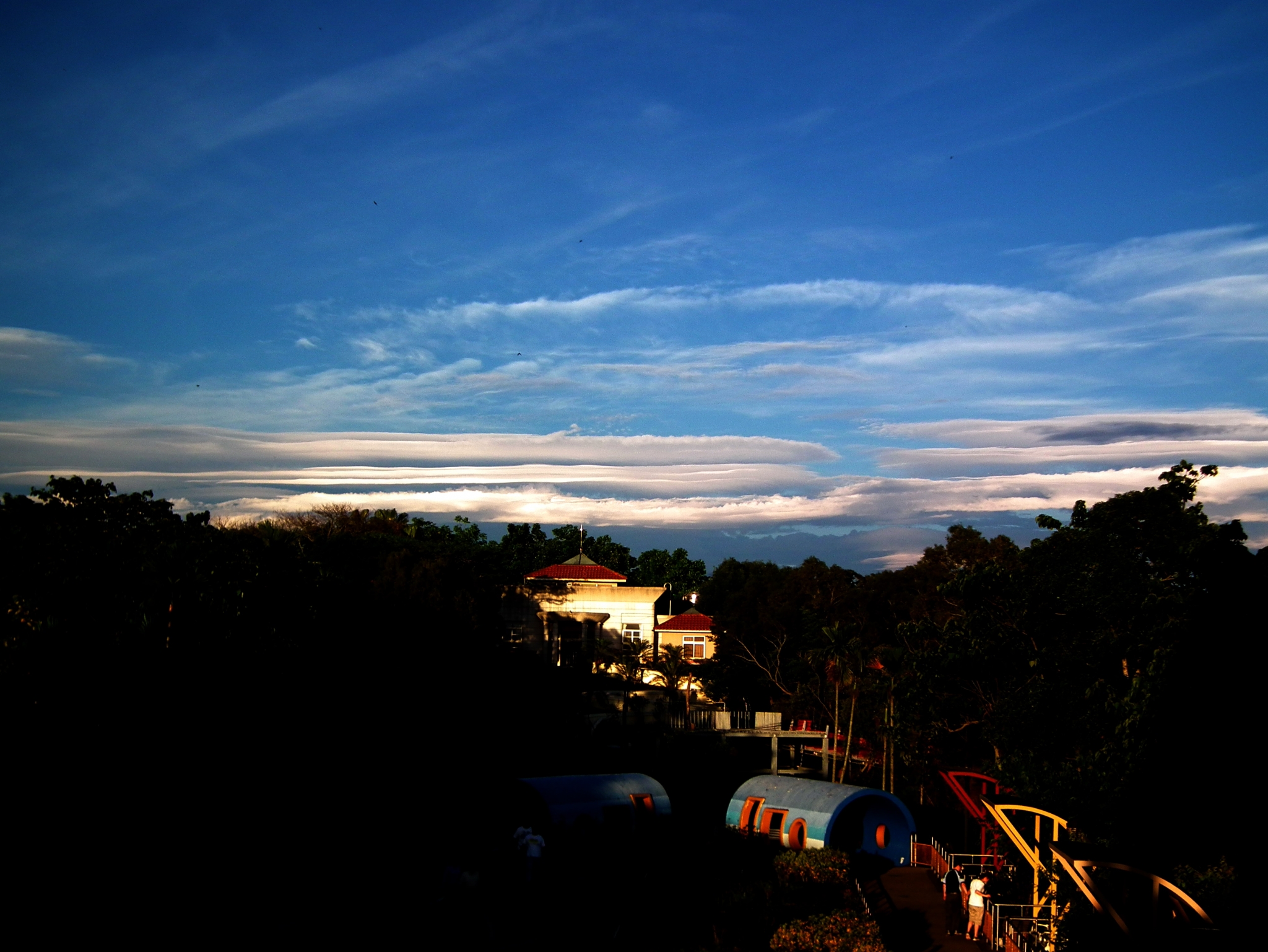 2012.04.30 奇怪的雲 - Mobile01