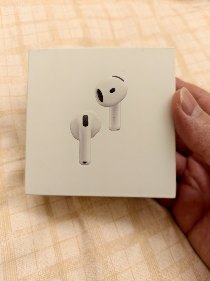 全新 Airpods 4 降噪版