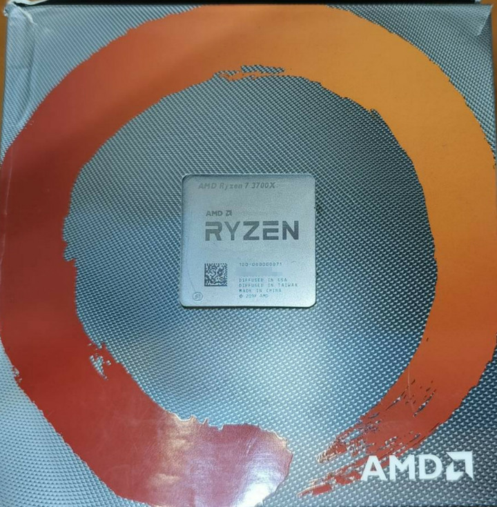 AMD R7 3700X 8核16緒 CPU Ryzen 7 盒裝含全新原廠 RGB散熱器