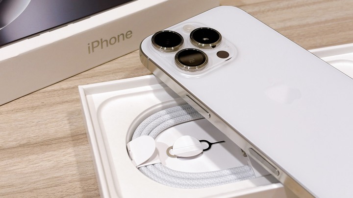 Apple iPhone 16 Pro 1TB｜95新｜白色鈦金屬 | 電池健康90%｜原廠盒裝齊全｜配件全新未使用