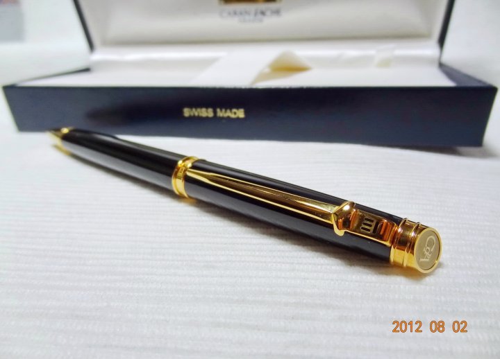 瑞士卡達CARAN d'ACHE 1993年推出的Geneve系列黑桿金筆(原子筆-藍色筆芯)