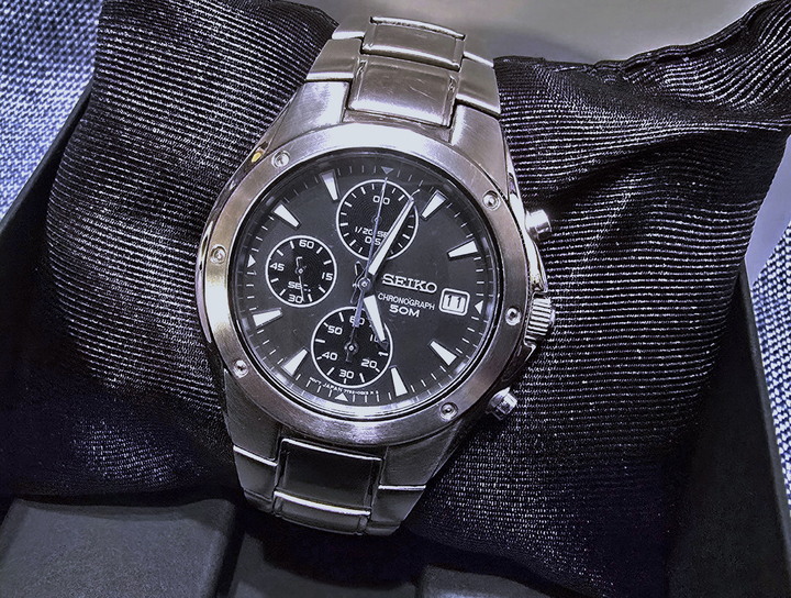 Seiko精工7T92-0FX0黑面三眼計時石英錶, 九成新以上, 盒裝.