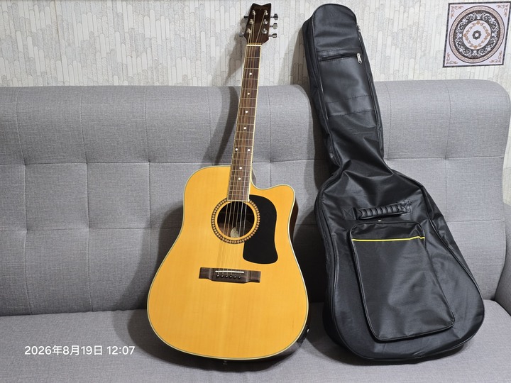 庫存美國老牌Washburn D桶41吋缺角電木吉他D10NEQ, 九成新, 最近才剛完成整理換弦保養, 音量大且手感不錯. 限永和自取.