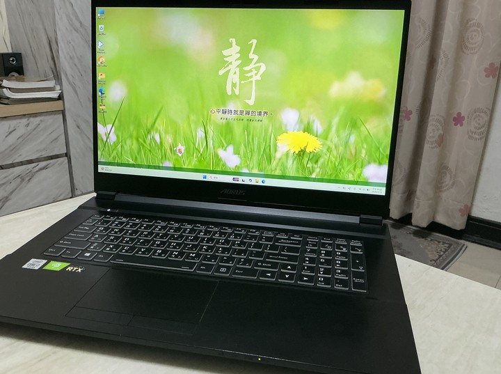 【出售】技嘉 17吋 i7十代 獨顯 M.2 SSD電競筆電