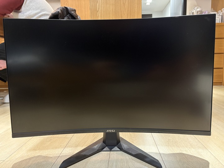 MSI MAG 32C6 32 吋電競液晶螢幕VA 面板180Hz 1ms