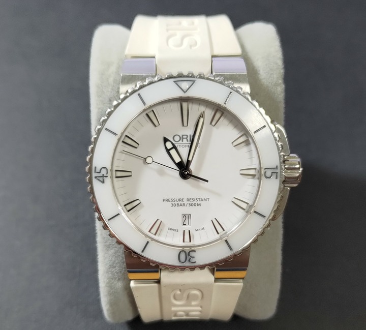 ORIS AQUIS 43mm白框陶瓷圈