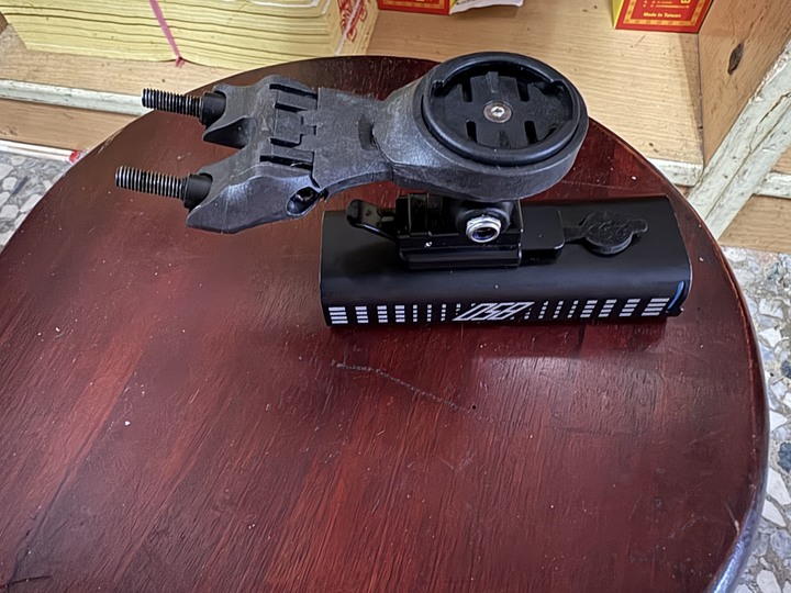 彎把龍頭碼錶延伸座（含前燈 Gaciron 850)