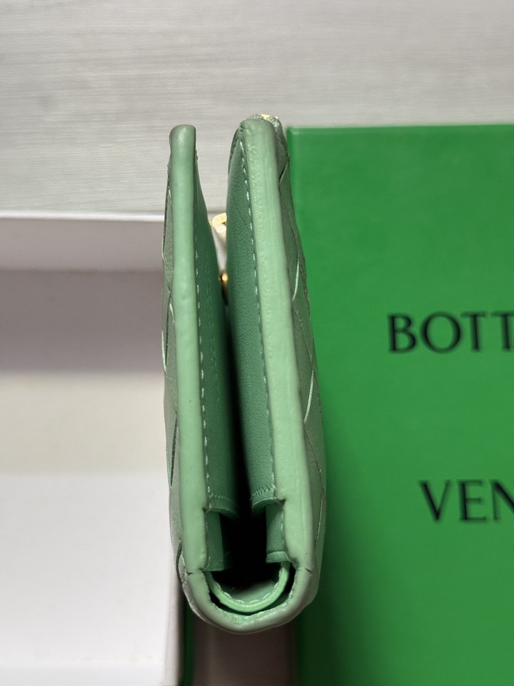 BOTTEGA VENETA 寶緹嘉Bi-Fold 經典編織羊皮對開中夾