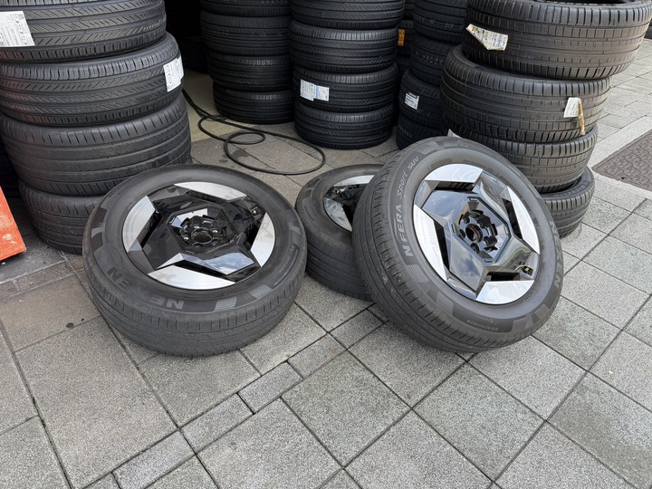EV9原廠19吋鋁圈(四顆無傷)
