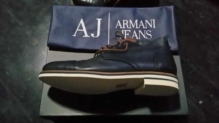 ARMANI JEANS 深藍色小牛皮男鞋 特價出售