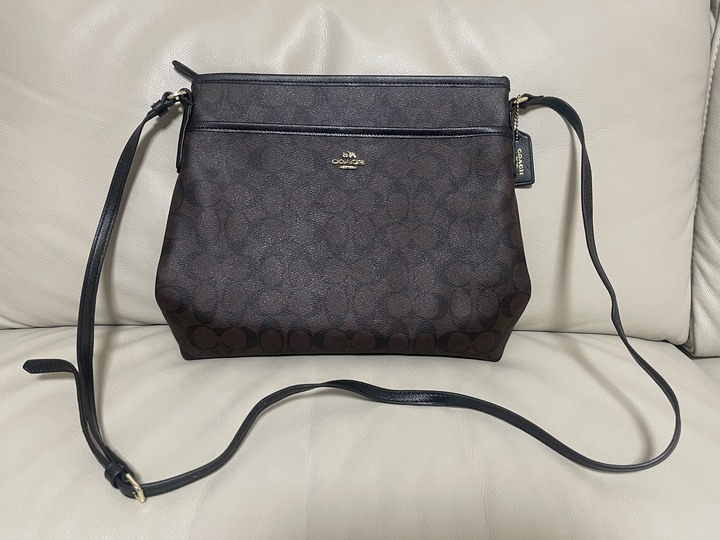 COACH滿版logo斜背包100%原廠公司貨！支持驗貨！賠本出售！