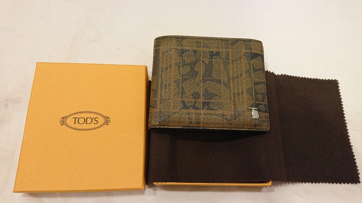 TOD'S 設計流行限量款 小牛皮短夾 超低特價 搬家出清 100%原廠公司貨 支持驗貨!!