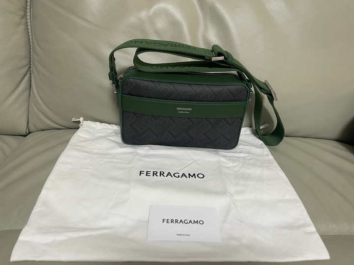 FERRAGAMO新款隨身小包100%原廠公司貨！支持驗貨！超低賠本出售！