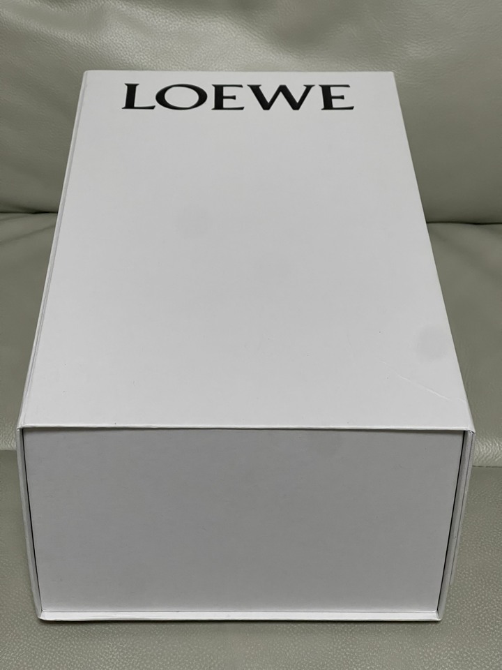 LOEWE新款麂皮休閒鞋100%原廠公司貨！支持驗貨！超低賠本出售！
