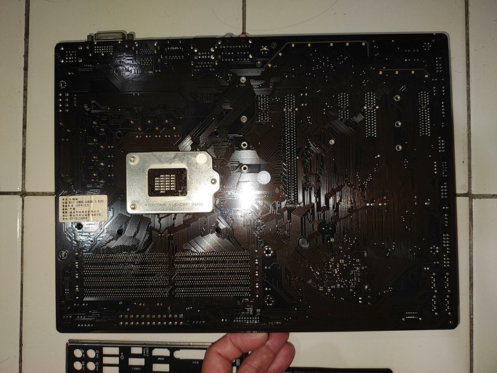 九代高顏值半套電腦 i5-9400F+B360+DDR4-8G