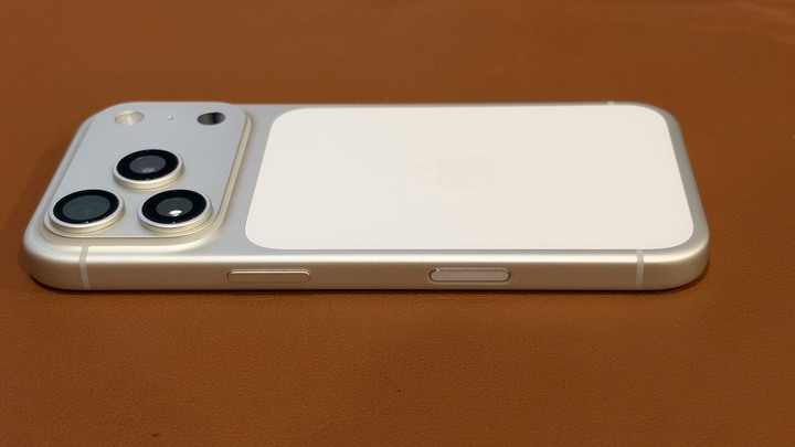 iPhone 17 pro 256G銀色