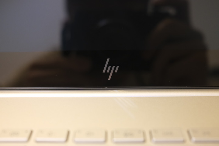 原廠過保 9成新 HP ENVY 15 (4K 觸控 OLED, i7, 2T SSD, 32G RAM) 創作者筆電