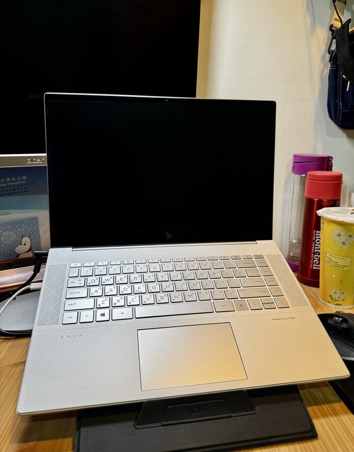 原廠過保 9成新 HP ENVY 15 (4K 觸控 OLED, i7, 2T SSD, 32G RAM) 創作者筆電