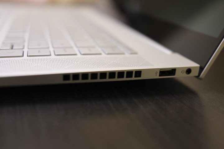 原廠過保 9成新 HP ENVY 15 (4K 觸控 OLED, i7, 2T SSD, 32G RAM) 創作者筆電