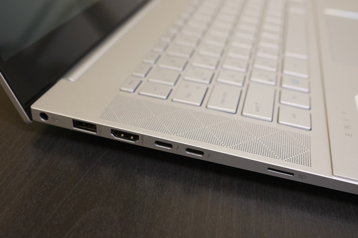 原廠過保 9成新 HP ENVY 15 (4K 觸控 OLED, i7, 2T SSD, 32G RAM) 創作者筆電