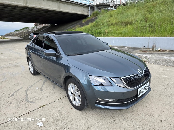 skoka octavia 1.0四門天窗版 里程4萬5