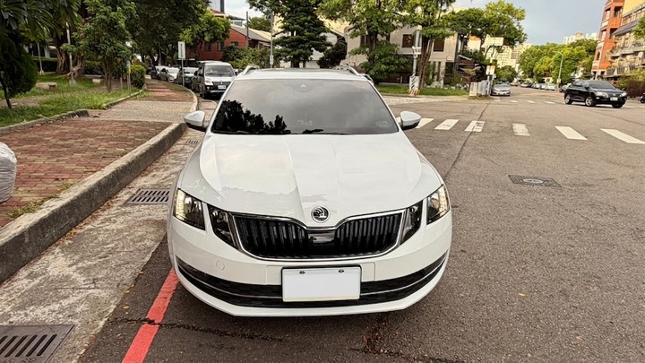 [自售] 2019 Skoda Octavia Combi 1.0T 白 台中