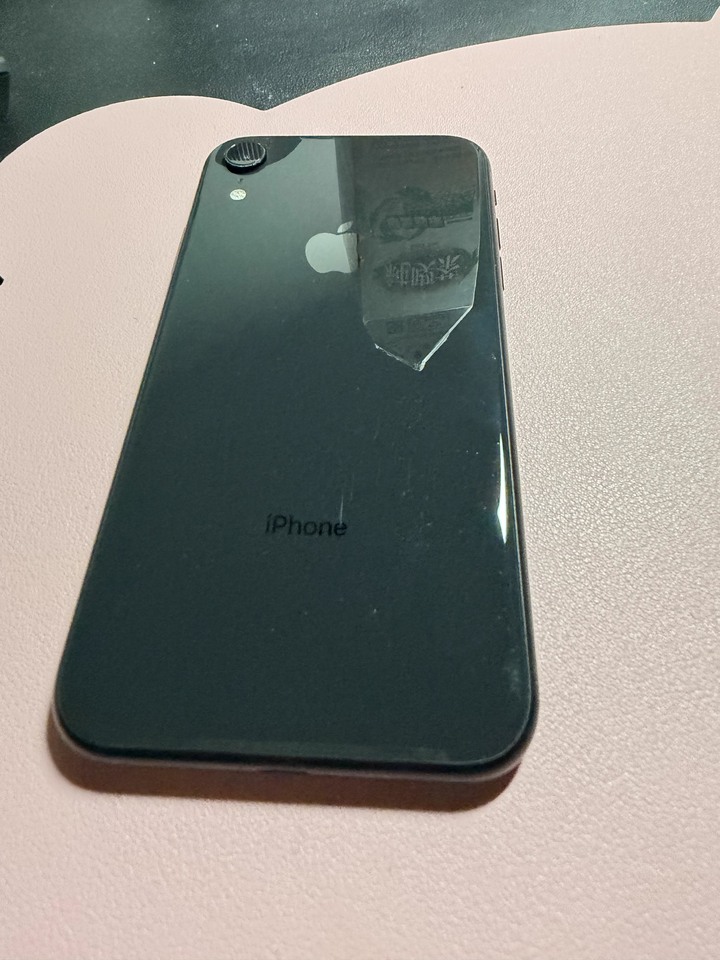 iPhone XR 64G 黑色，電池74