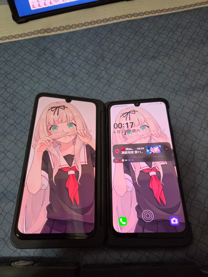 LG G8X 6+128有兩個雙螢幕