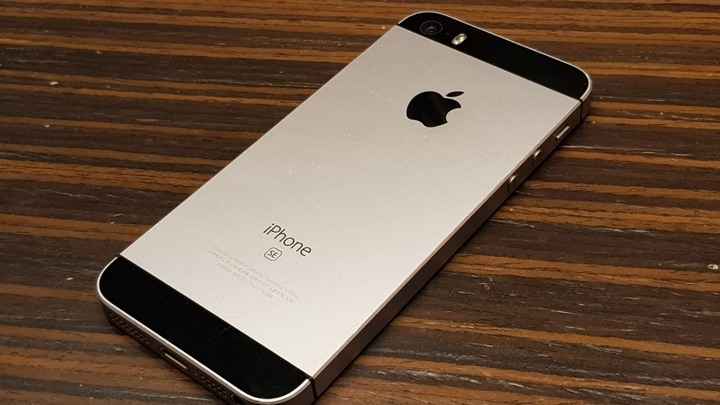 iPhone SE 功能正常 太空灰