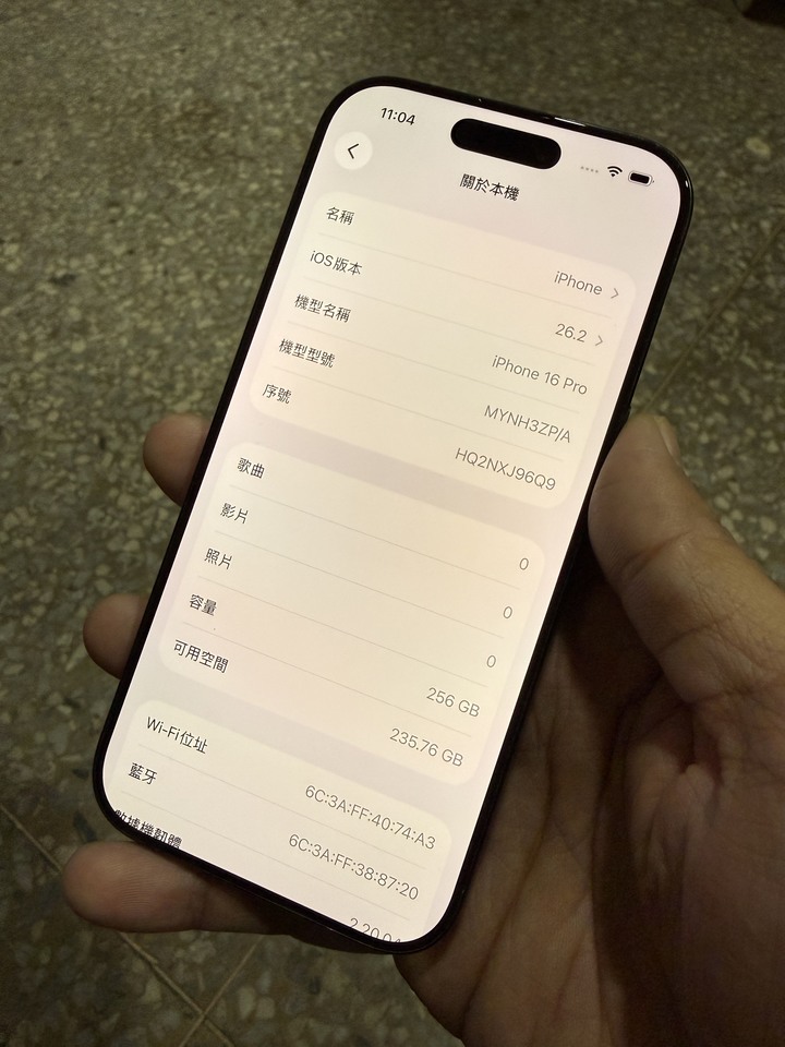 賣iPhone 16 pro 256G 黑，原裝機，功能正常，過保單機