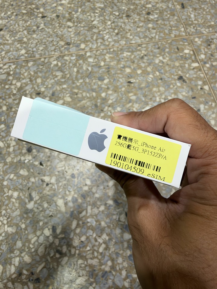 賣iPhone Air 256G 藍，實展機下架，過保盒裝