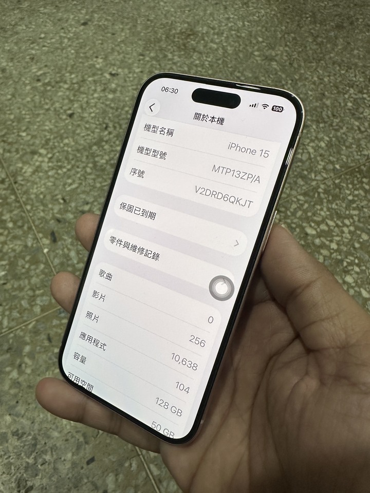 賣iPhone 15 128G 粉，已換認證電池，功能正常，單機