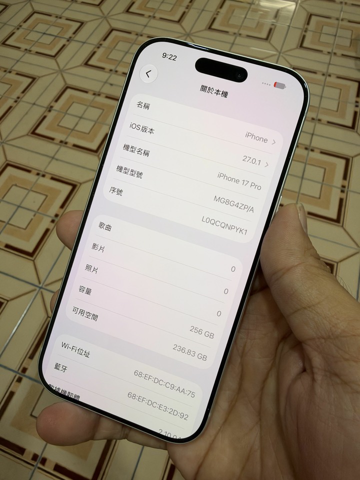 賣iPhone 17 Pro 256 銀，框有傷，過保盒裝