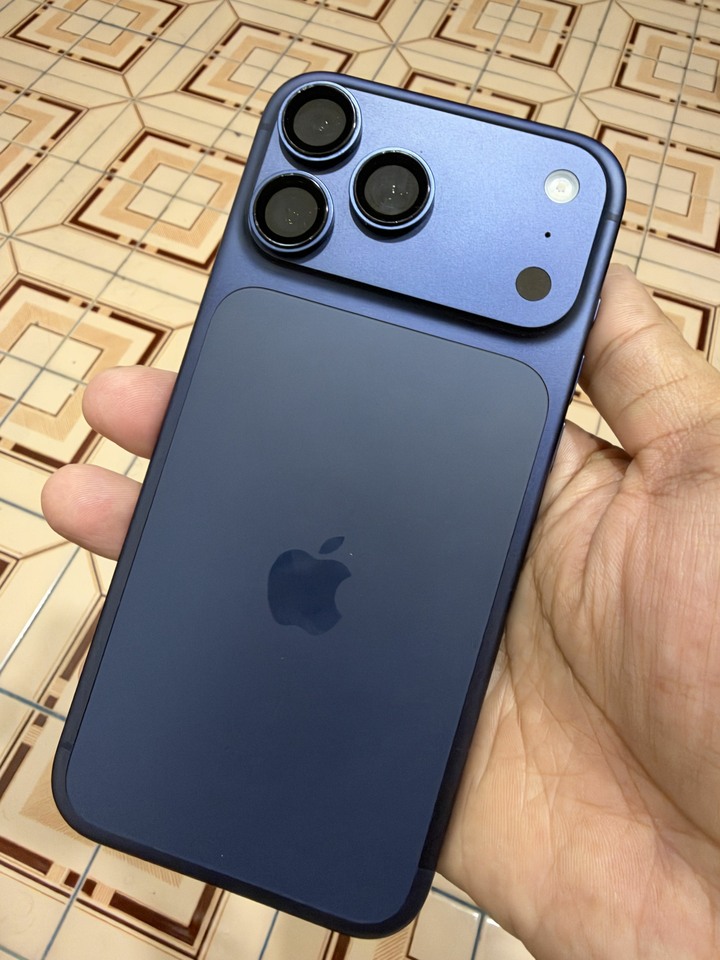 賣iPhone 17 Pro max 512藍，框傷，過保盒裝