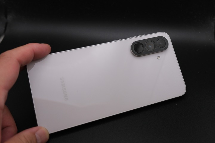SAMSUNG Galaxy A56 8G256GB 鐵馬灰