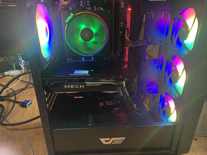 賣 RX 6600 XT 8G 遊戲主機一台