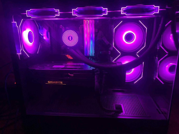 賣 RTX 3070 TI 8G 遊戲主機一台