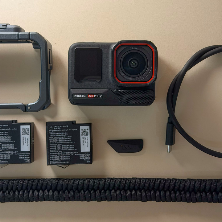 台北自售面交 2025 購入 Insta360 Ace Pro 2 街拍套裝（無盒裝少用極新，只出門 3 次）
