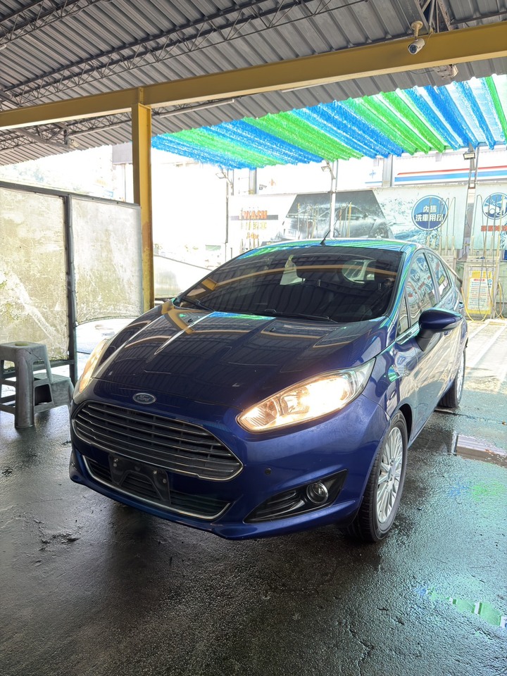 2017 Ford Fiesta 1.0 Ecoboost 渦輪三缸小車,五門掀背車 車況不錯 有安卓機 可以apple carplay 導航神盾 都有 里程僅跑10萬 可試車