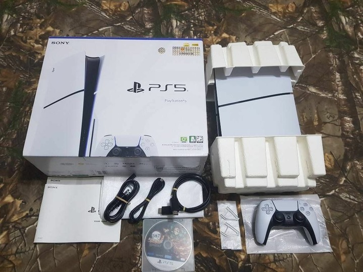 {保固到2027年6月}賣PS5 Slim薄型光碟版主機一組+遊戲(盒裝完整)
