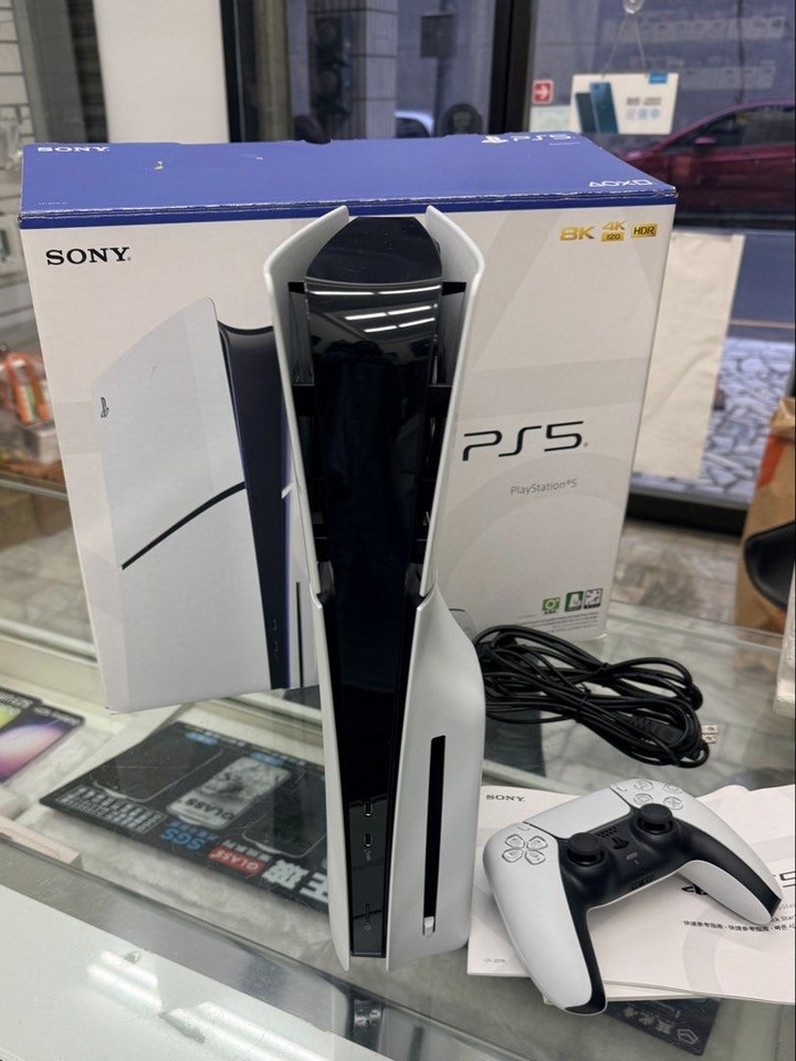 {保固到2027年6月}賣PS5 Slim薄型光碟版主機一組+遊戲(盒裝完整)