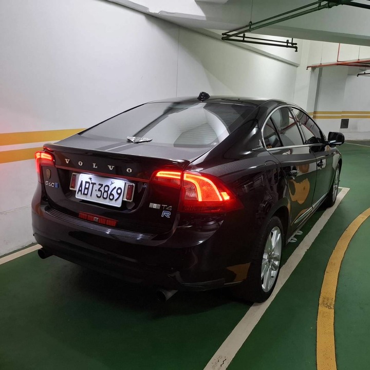 [自售] 2013 VOLVO S60 T4 黑色