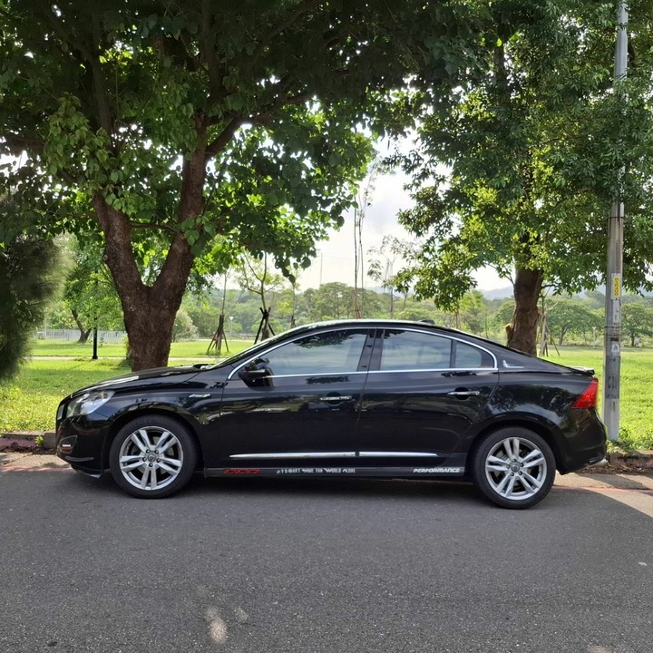 [自售] 2013 VOLVO S60 T4 黑色