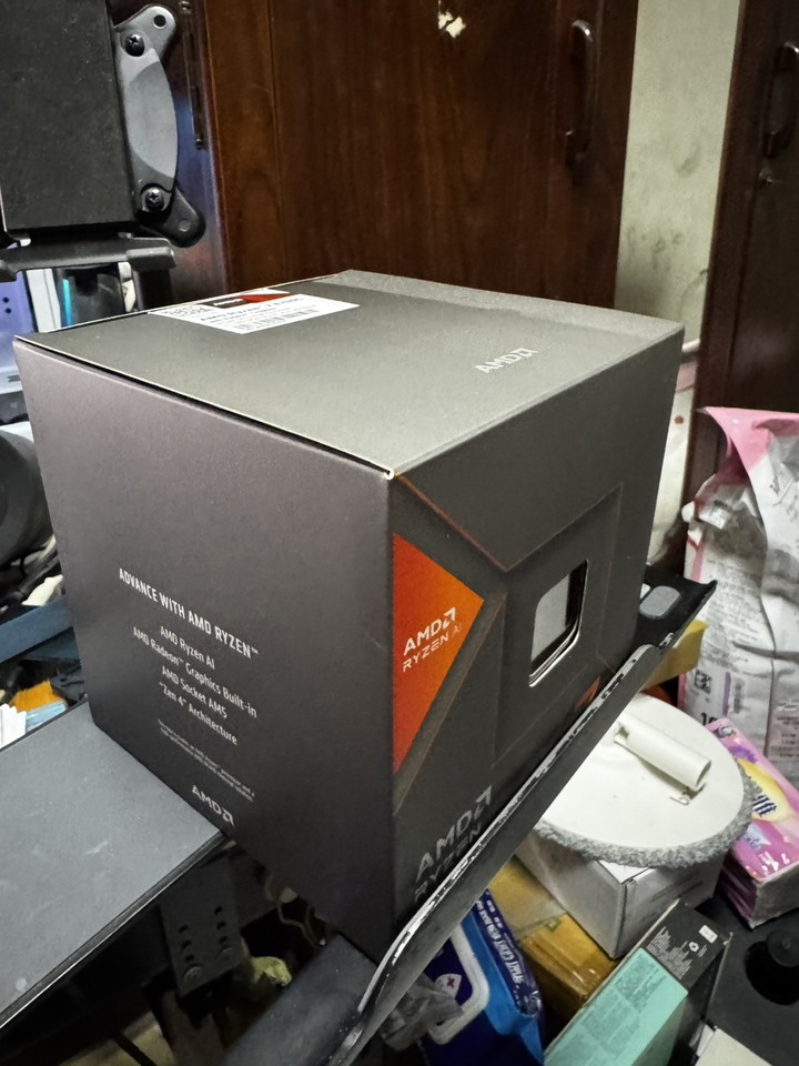 AMD Ryzen 7-8700G 4.2GHz 8核心(盒)