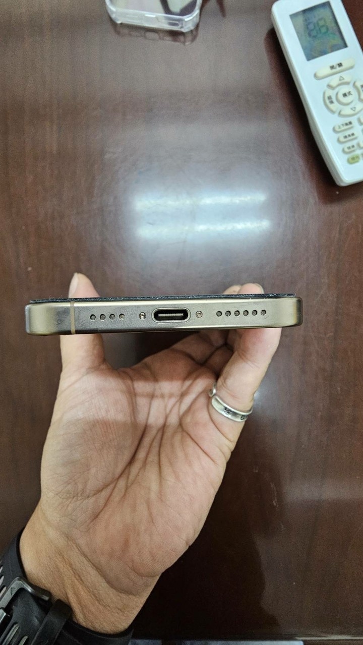 iPhone 16 Pro Max 沙漠金~二手 電量97%