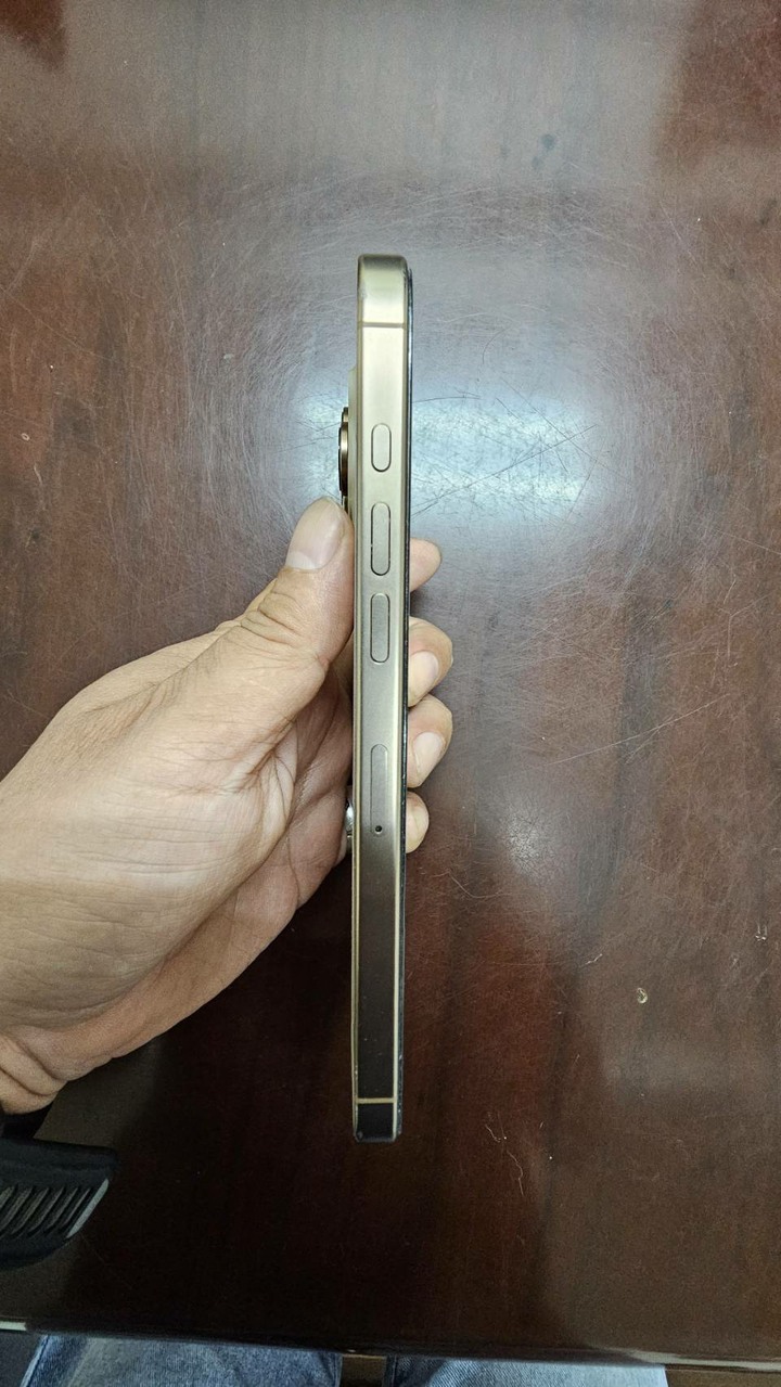 iPhone 16 Pro Max 沙漠金~二手 電量97%