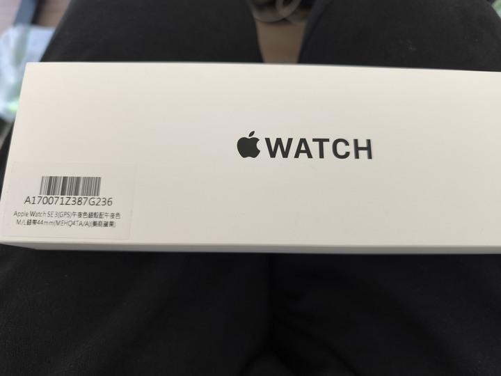 全新Apple Watch SE 3 GPS 44mm 午夜色鋁金屬錶殼搭配午夜色錶帶