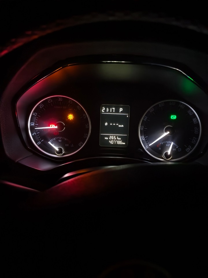 2012 skoda Octavia combi 1.6TDI 里程多便宜賣82000稅金已繳