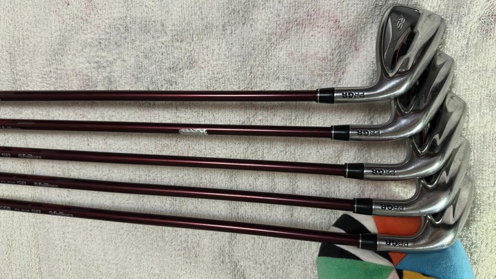 日本 PRGR RS RED碳纖維鐵桿組