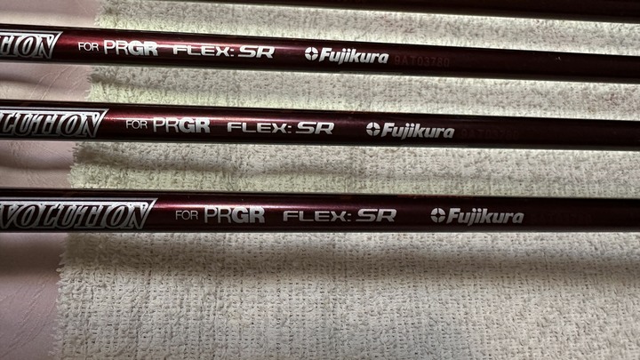 日本 PRGR RS RED碳纖維鐵桿組